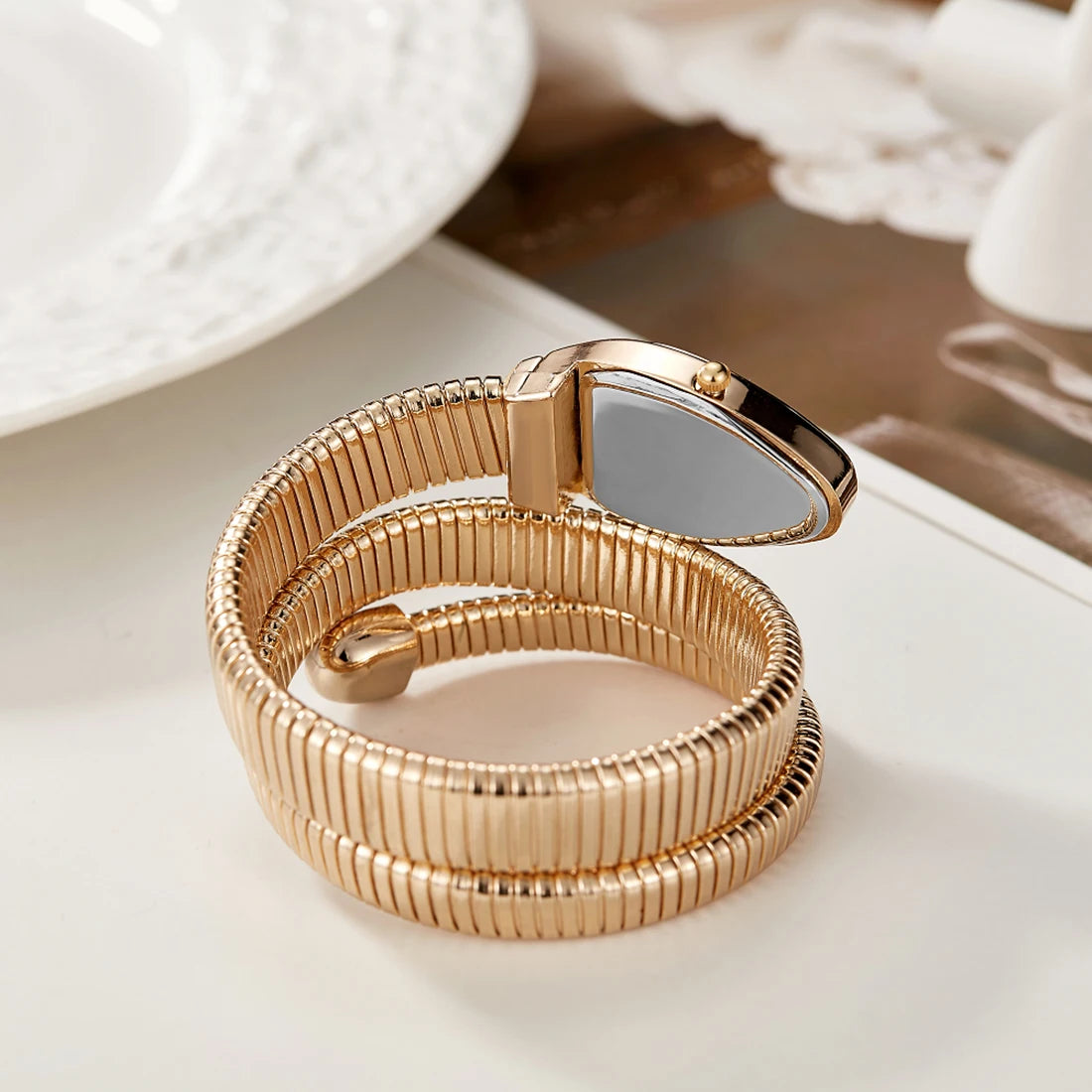 Gold Sliver Watch Women Quartz Wristwatch Luxury Bangle Bracelet Band Watches Ladies Clock Girls Black Golden Snake Shaped Reloj