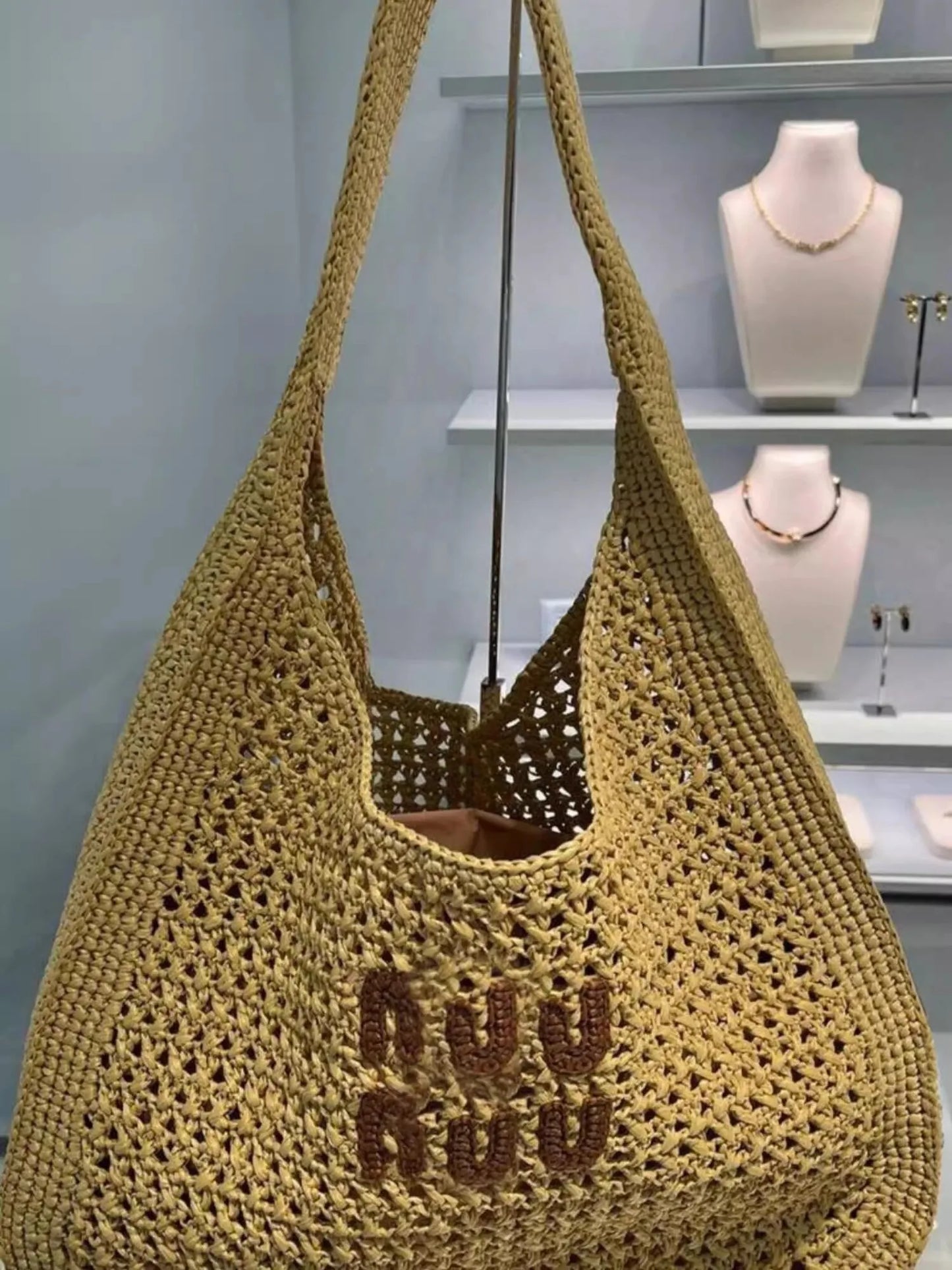 Grass woven tote bag with concave design, niche design single shoulder crossbody bag for women